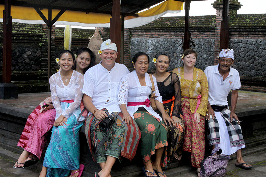 Kirk Johnson in Bali with students