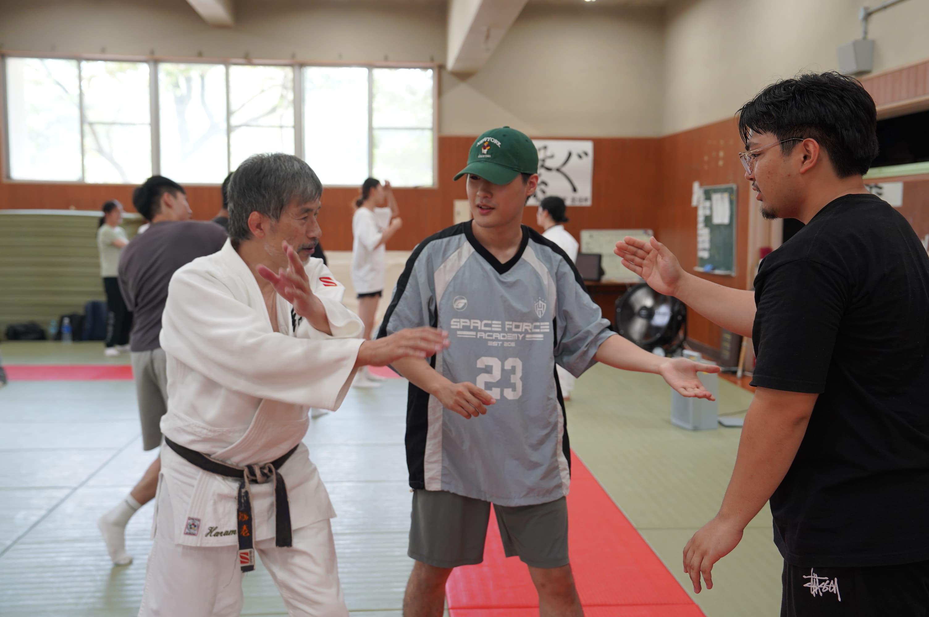 UOG students participating in martial arts at Wakayama University
