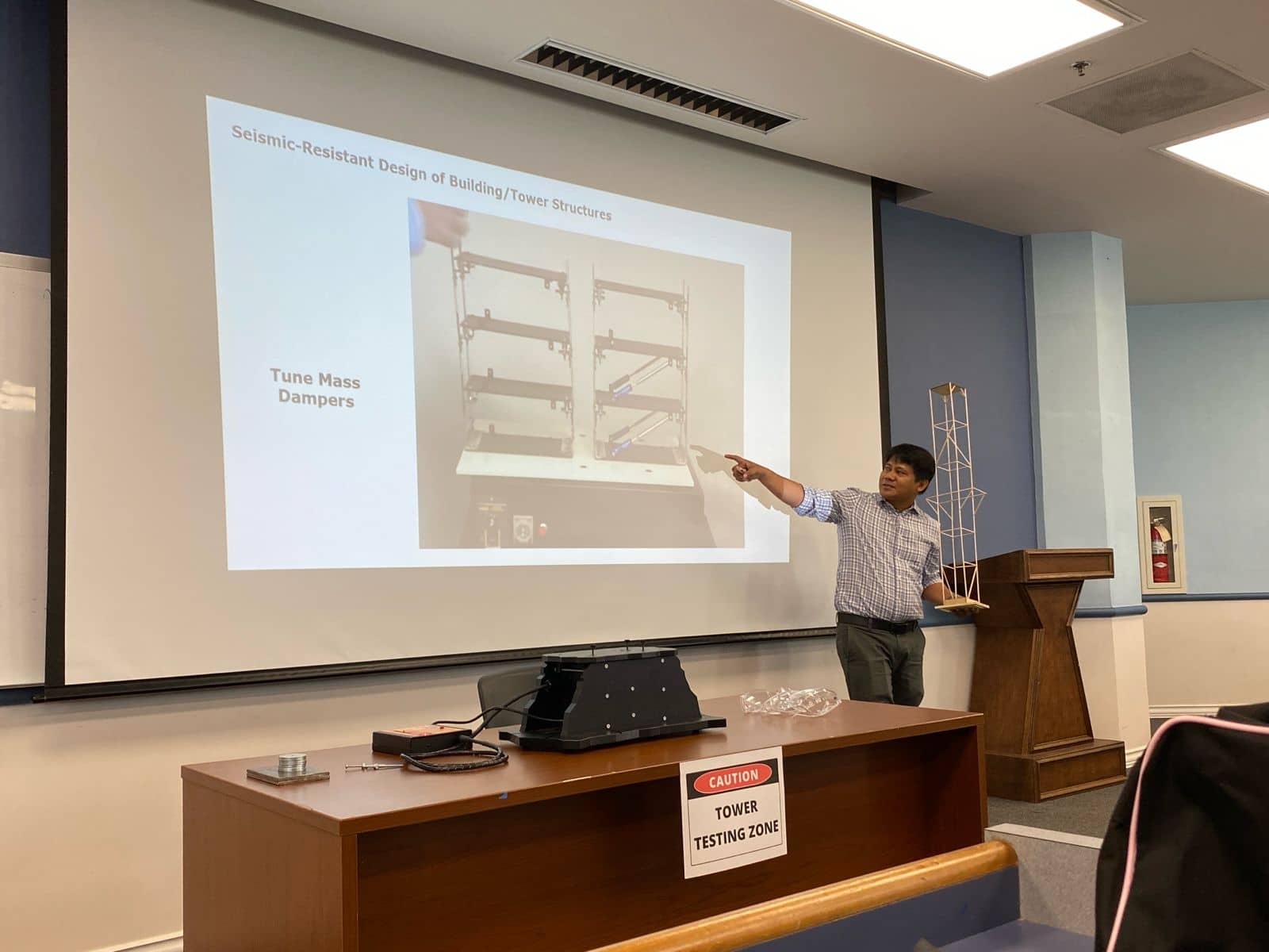 Presentation on seismic-resistant design during the Seismic Tower Competition