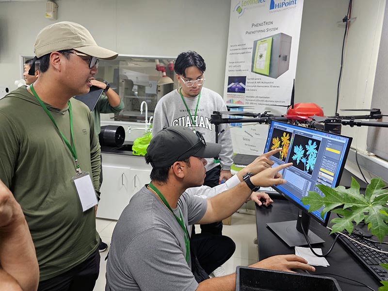 Photo of a student comparing plant images on a comptuer program