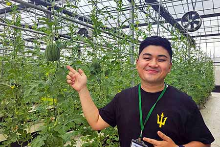 Students toured farms and agribusinesses, exploring the integration of technology and agriculture. 