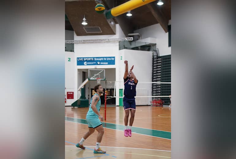 KFC bombers player makes shot while opponent flanks