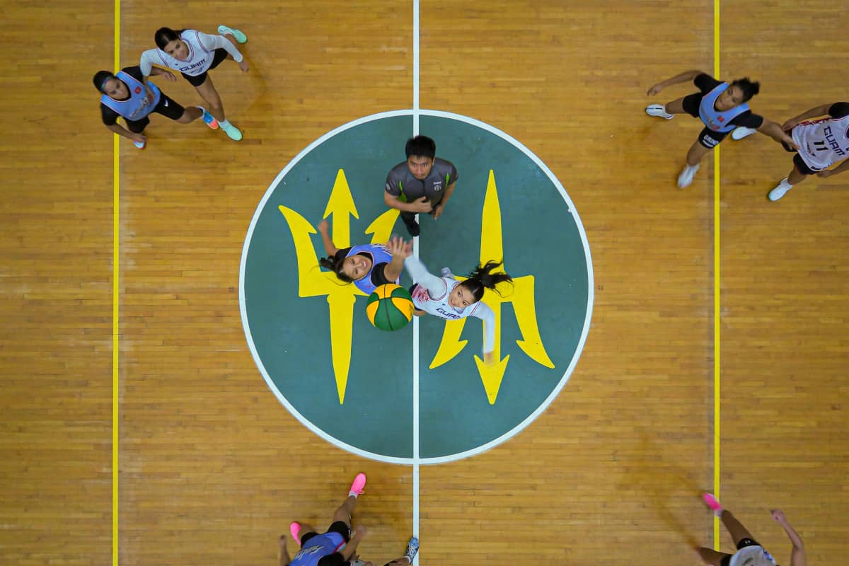 Volleyball team tip off