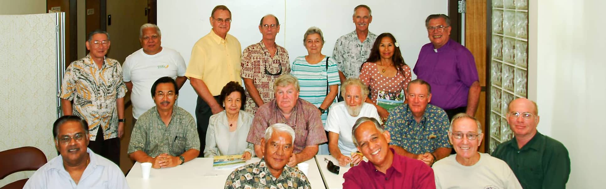 Group photo of the Society of Emeritus Professors and Retired Scholars in 2006.